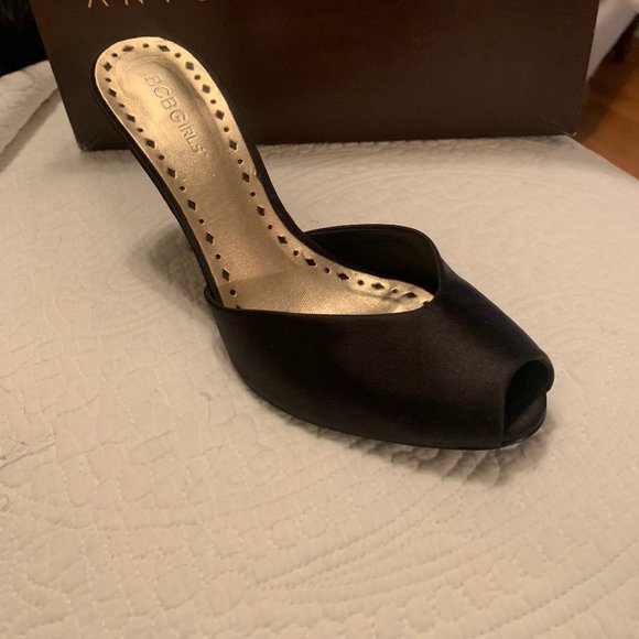 Black Open toed shoes Size 8 - Picture 2 of 3